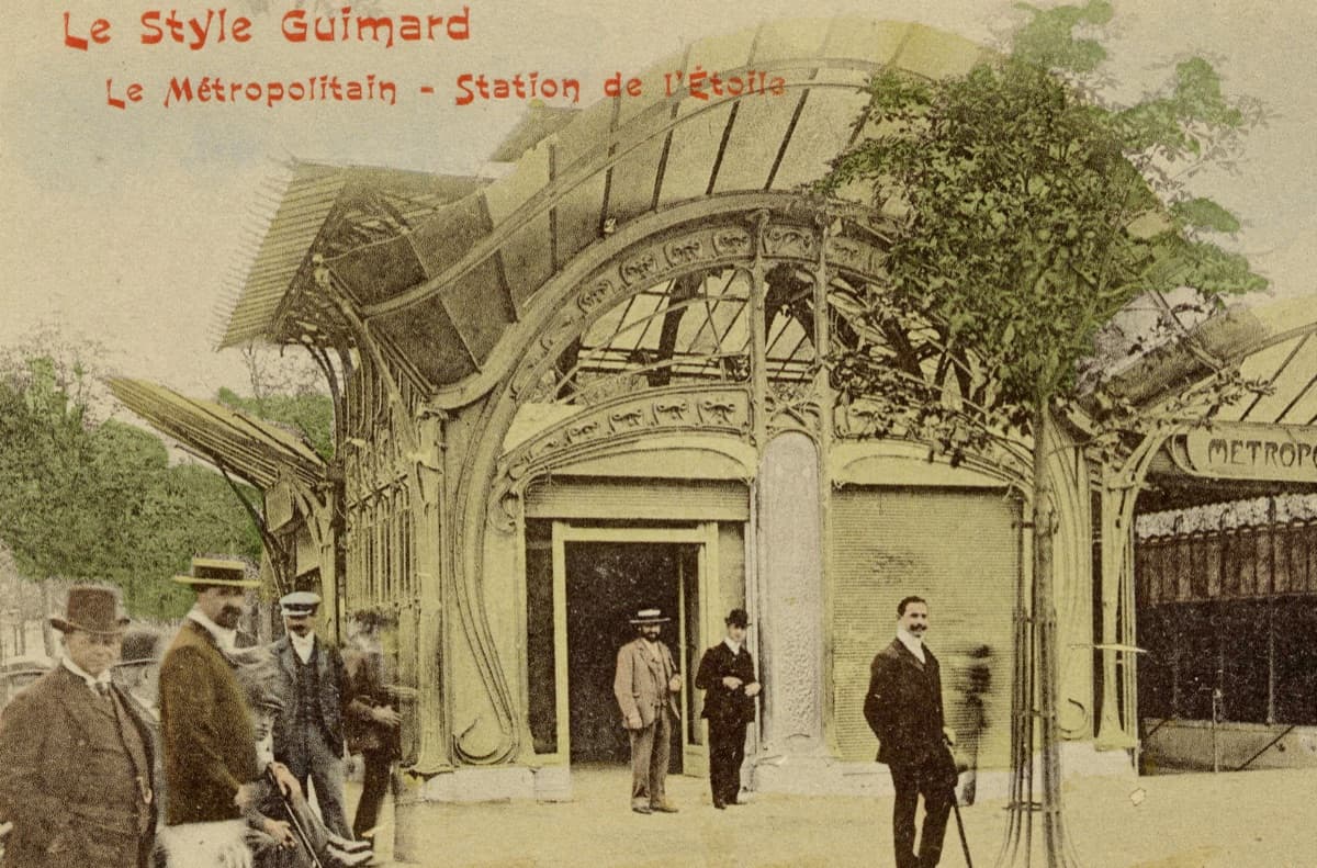 Carte postale ancienne colorisée : l'édicule Guimard de la station de métro de l'Étoile, « Le Style Guimard »